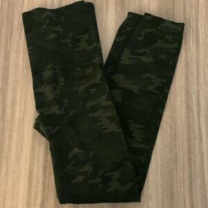 NWT Spanx Green Camo Seamless Leggings Size Large